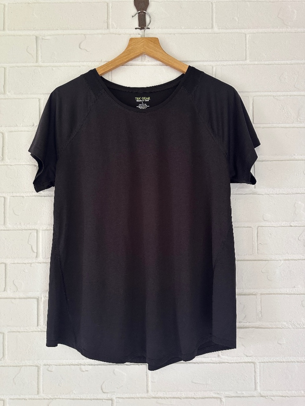 Tek Gear Women's Athletic T-shirt Black Large 100% Polyester